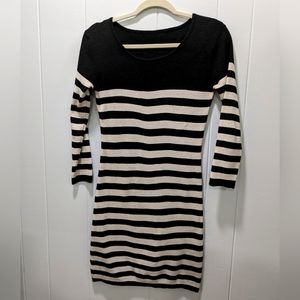 Misses long sleeve sweater dress. Black and tan. Size M.